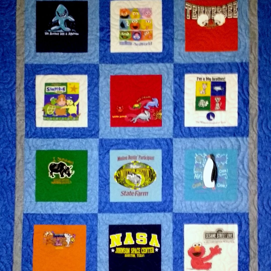 T-shirt quilt blanket