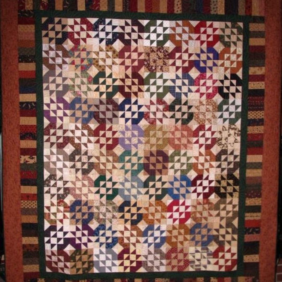 a quilt with a geometric pattern